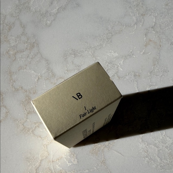 The Foundation Drops by Victoria Beckham x Augustinus Bader in 1, fair light - Picture 3 of 7